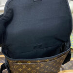 Louis Vuitton Magnetic Messenger M45557 Brown